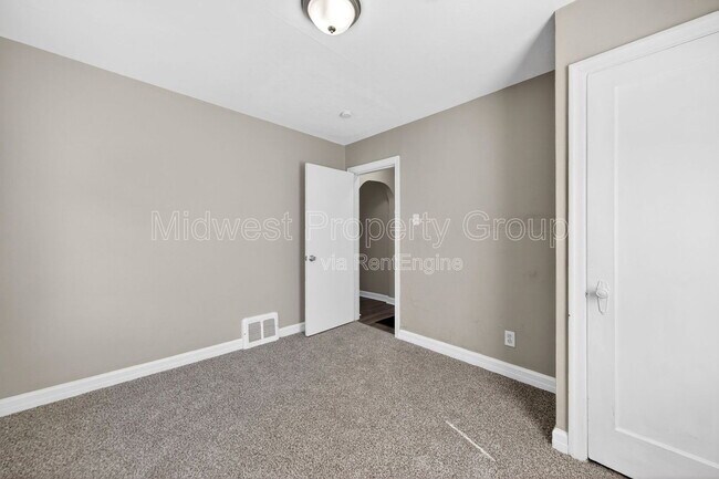 Building Photo - 10066 Dorothy Ave