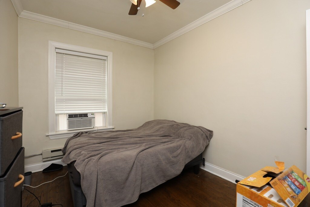 Building Photo - 3815 N Greenview Ave