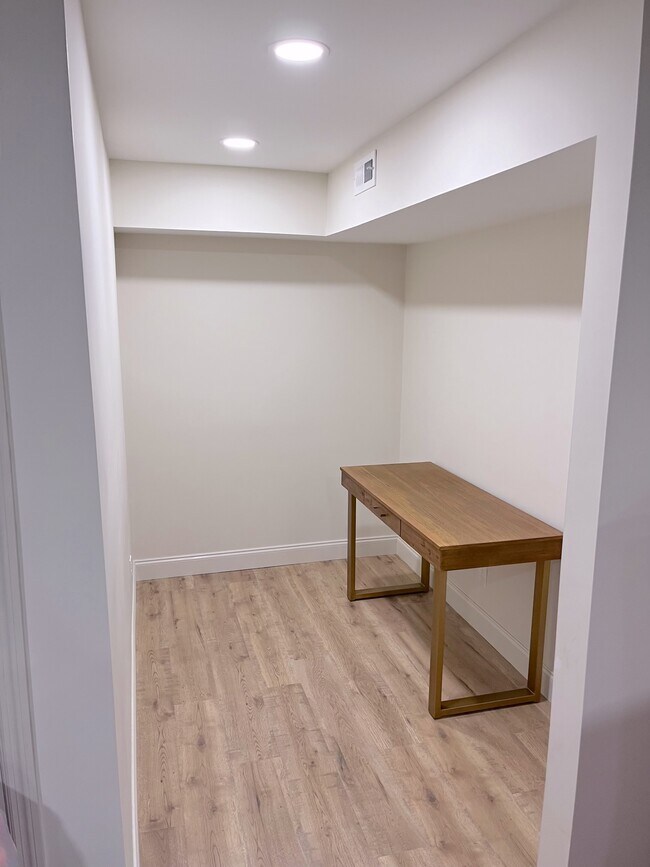 Building Photo - 1140 Park Hill Cir