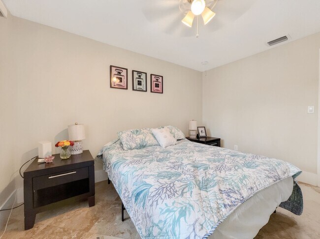 Building Photo - Discover the perfect Naples Park rental just minutes from the beach.