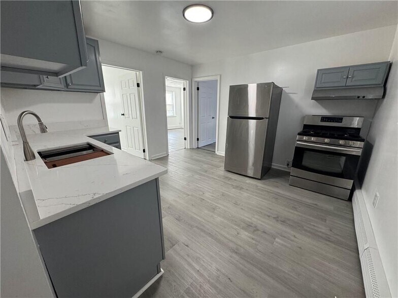 Building Photo - 93 Stanton St