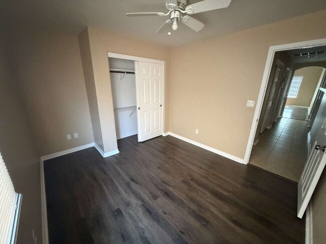 Building Photo - Charming Single-Story Home with Spacious Layout & Modern Comforts