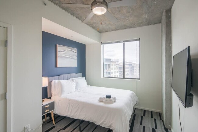 Building Photo - 333 E Roosevelt St