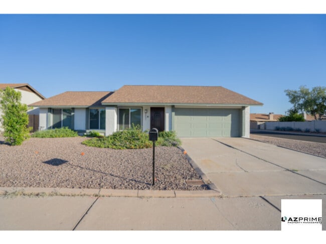 Building Photo - Bright &amp; Spacious 3/2 Phoenix Home - M...