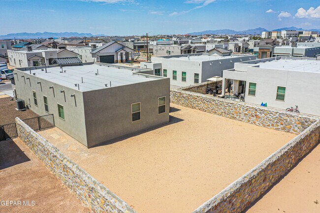 Building Photo - 916 Pettus Pl
