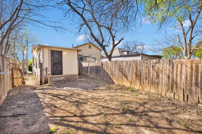 Building Photo - 652 N San Ignacio Ave