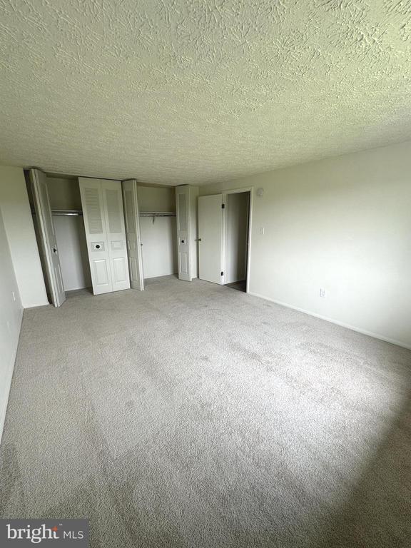 Building Photo - 995L Heather Ridge Dr