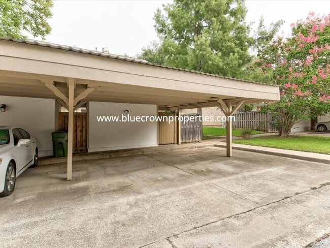 Building Photo - 462 Westview Terrace