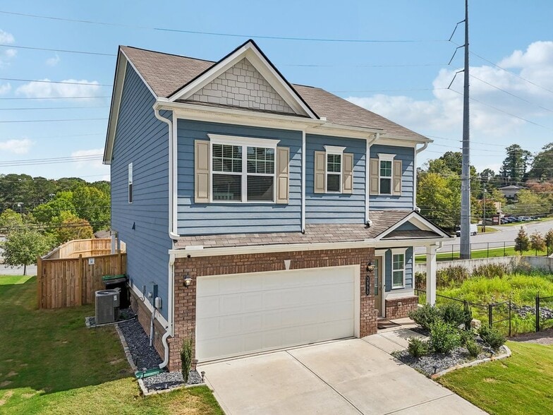 Building Photo - 3890 Clarington Dr