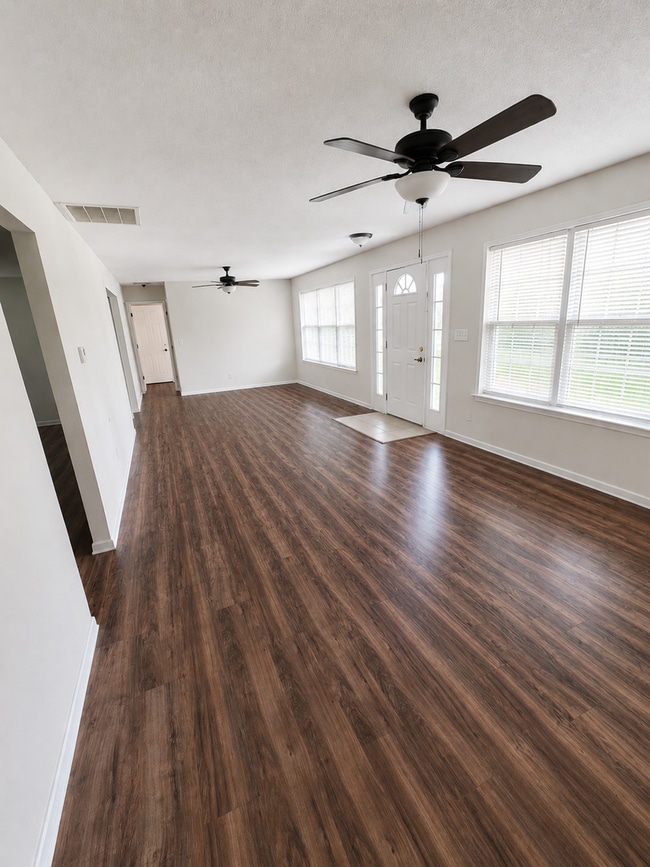 Building Photo - Beautiful 3BD/2BA