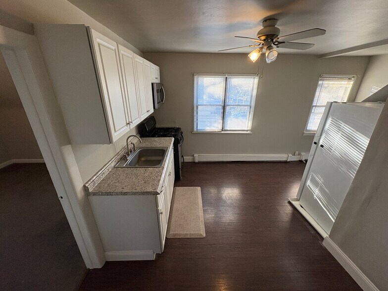 Building Photo - 560 Muncey Rd