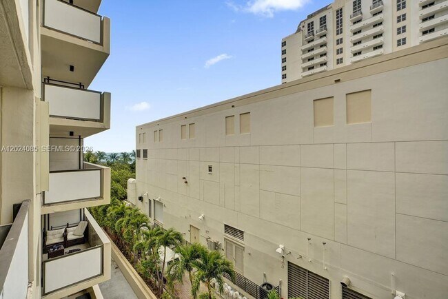Building Photo - 1623 Collins Ave