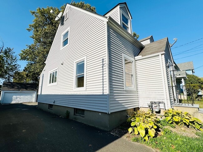 Building Photo - 66 Stoehrs Pl