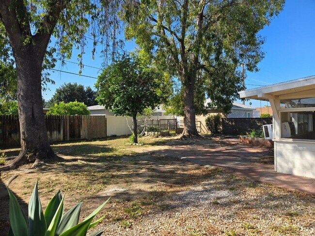 Building Photo - 3720 Yosemite Way