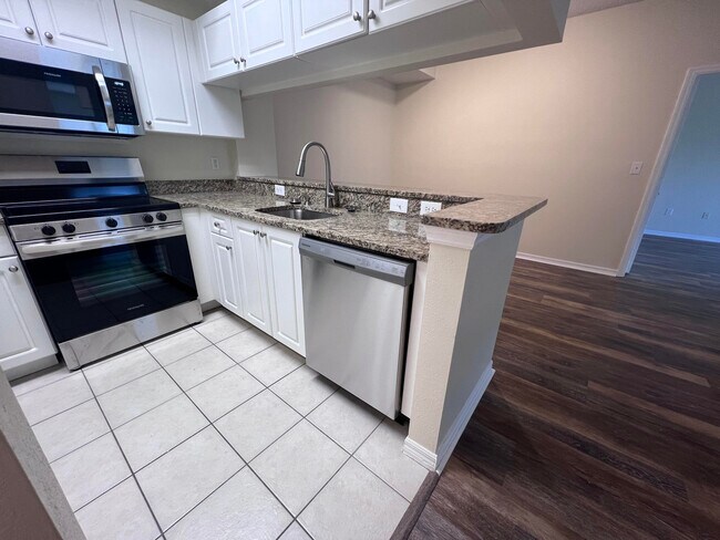 Building Photo - 2802 Sarento Pl
