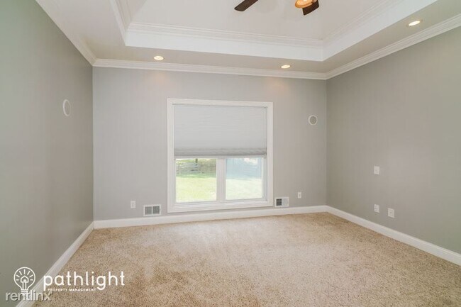 Building Photo - 4 br, 3.5 bath House - 6421 Shirley Ave UNIT