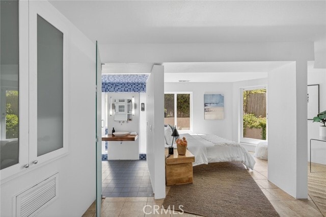 Building Photo - 431 Nyes Pl
