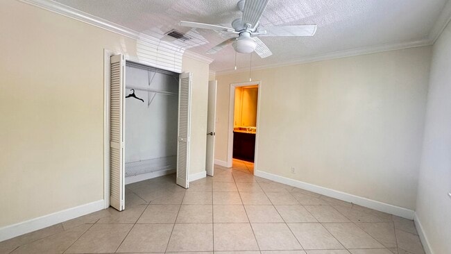 Building Photo - 1727 Jimmy Buffett Mem Hwy