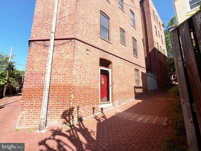 Building Photo - 3014 Dent Pl NW