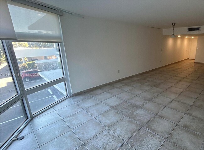 Building Photo - 3375 N Country Club Dr