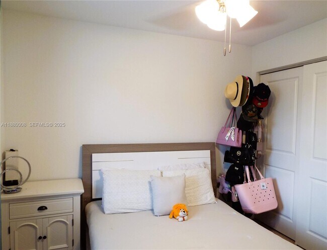 Building Photo - 2363 SE 11th St