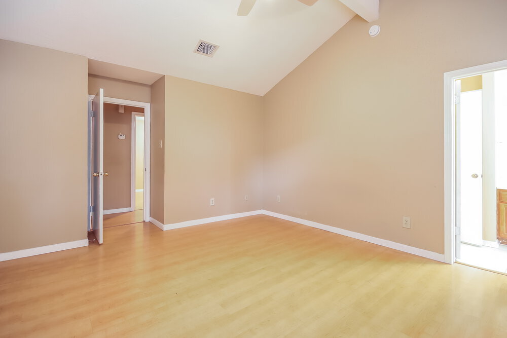 Building Photo - 16530 Quail Park Dr