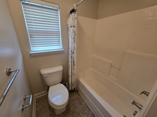 Building Photo - 2009 Breck Ave