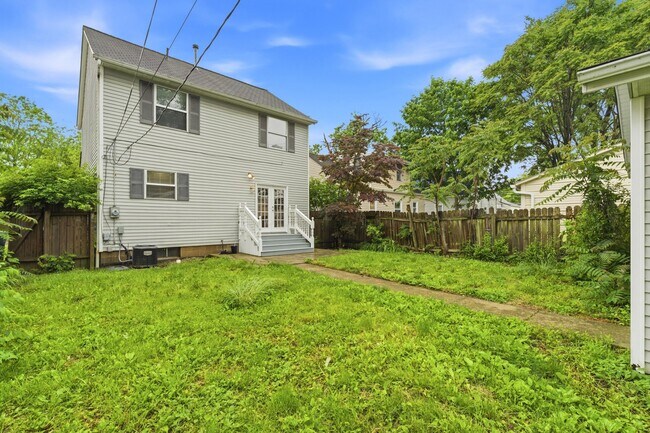 Building Photo - 2688 Bellwood Ave