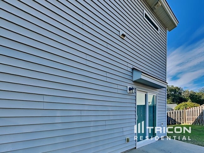 Building Photo - 216 Whispering Oak Ln