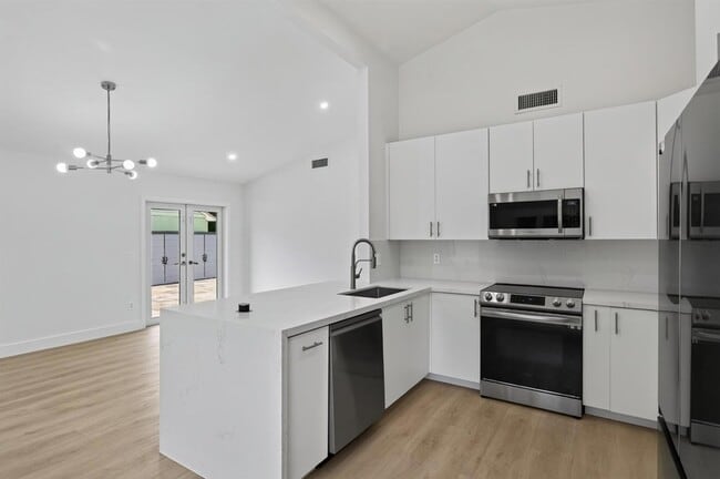 Building Photo - 1271 SW 85th Terrace
