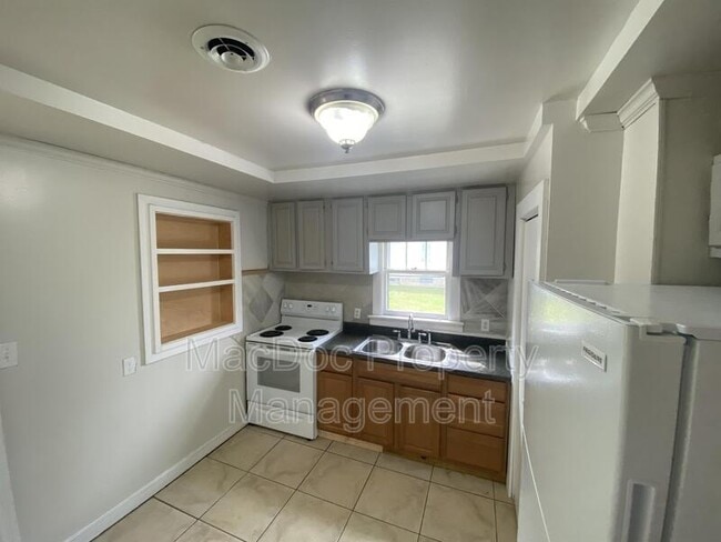 Building Photo - 309 3rd St