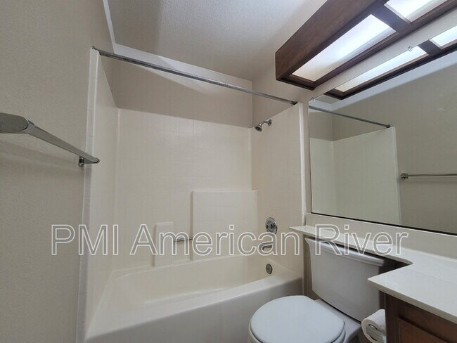 Building Photo - 284 River Run Cir