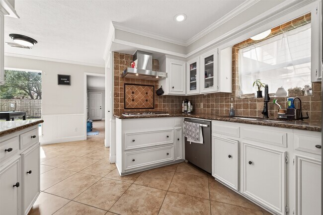 Building Photo - 15843 Foxgate Rd