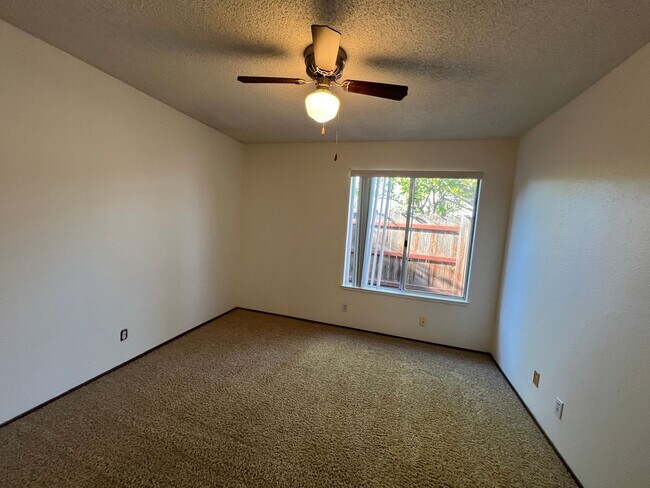 Building Photo - 8224 Canyon Oak Dr