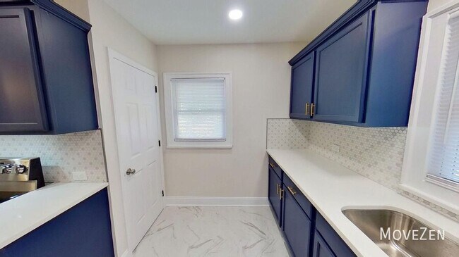 Building Photo - 7 Ratcale Ln