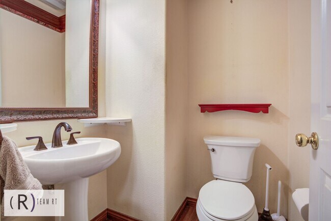 Building Photo - NEW PROMO PRICE! $3,470/MO
