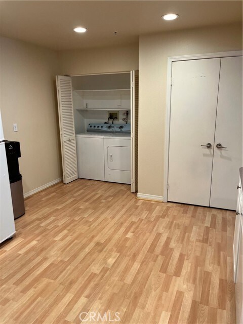 Building Photo - 17735 Kinzie St