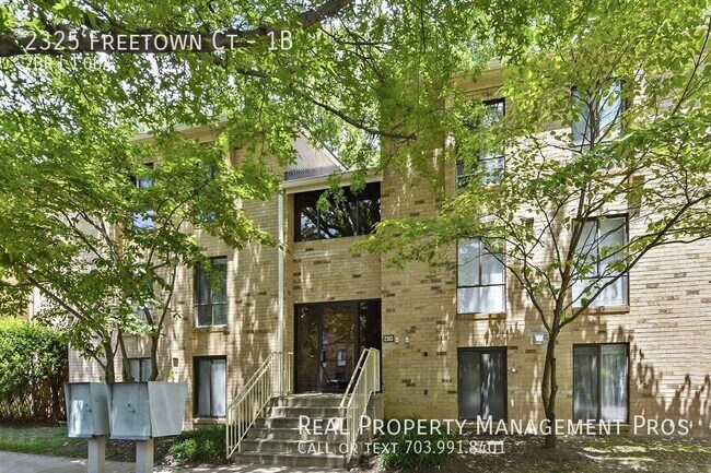 Building Photo - 2325 Freetown Ct