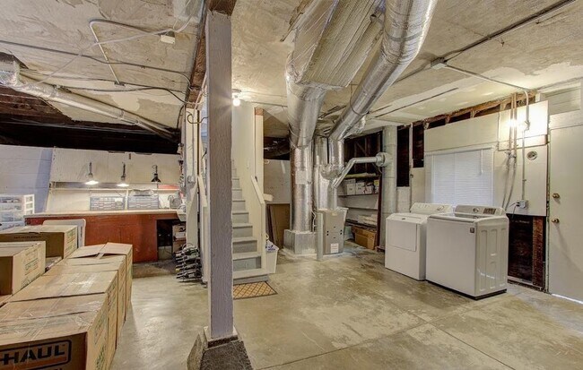 Building Photo - 365 Wawona St