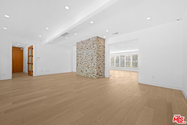 Building Photo - 435 Dalehurst Ave