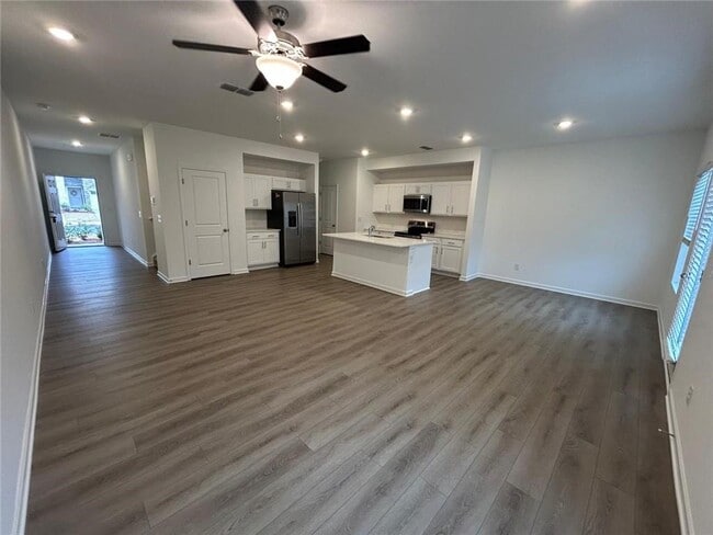 Building Photo - 207 Kinship Dr