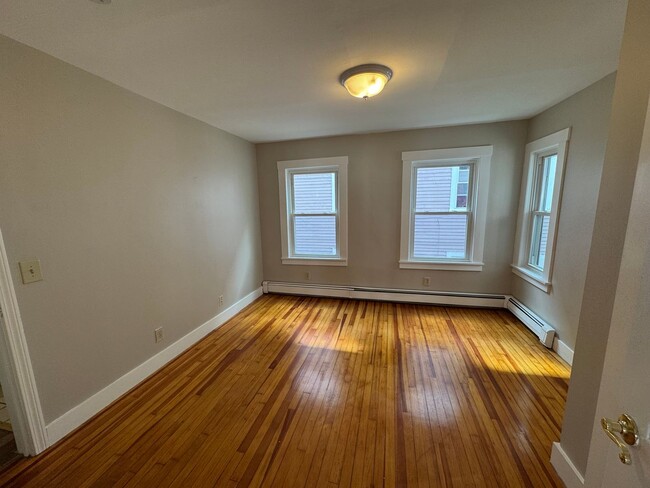 Building Photo - 130 S Elm St
