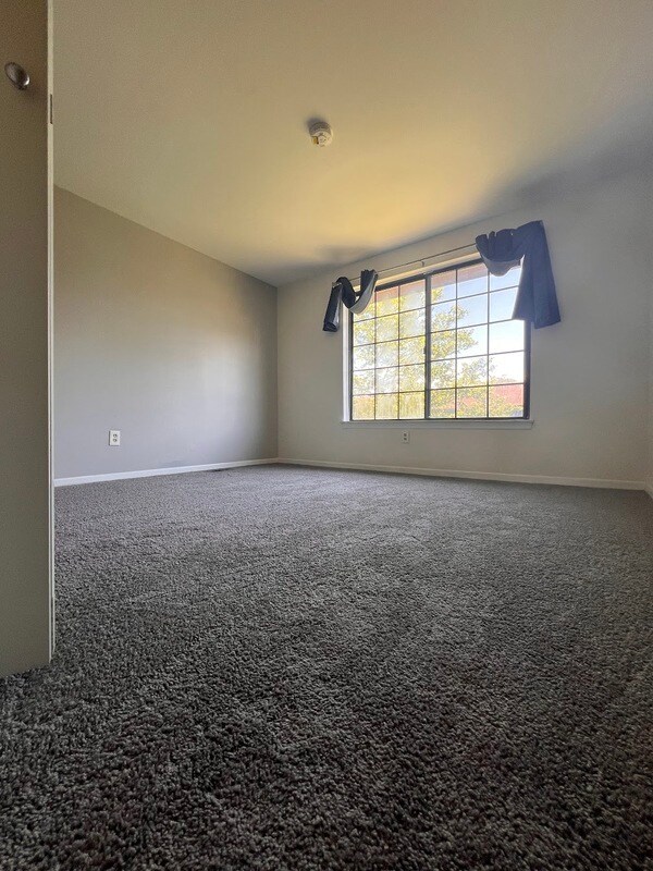 Building Photo - 26716 Summerdale Dr