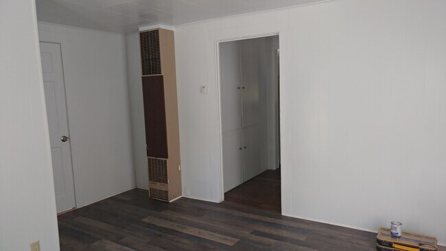 Building Photo - 2 Bedroom 1 Bath- House