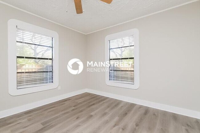 Building Photo - 3 Bedroom Pet-Friendly Home in ST PETERSBU...
