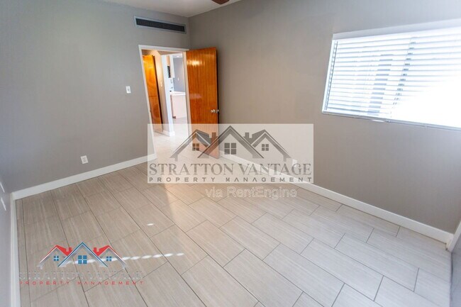 Building Photo - 6125 E Indian School Rd