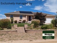 Building Photo - Spacious Updated Pueblo West Home! Pet Fri...