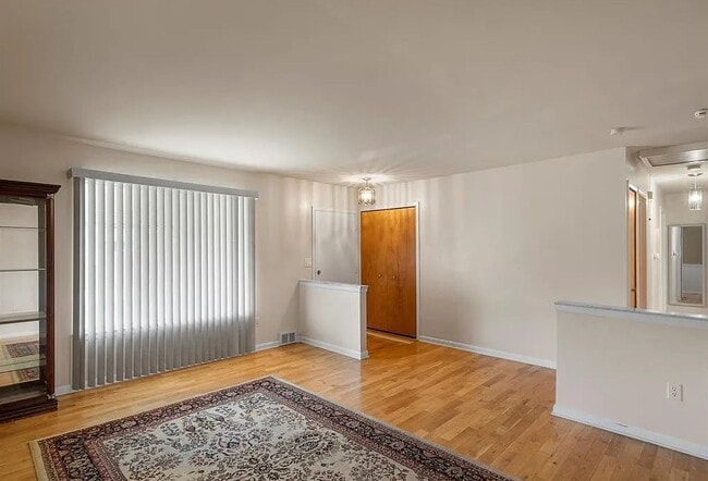 Building Photo - 2754 Northampton Dr