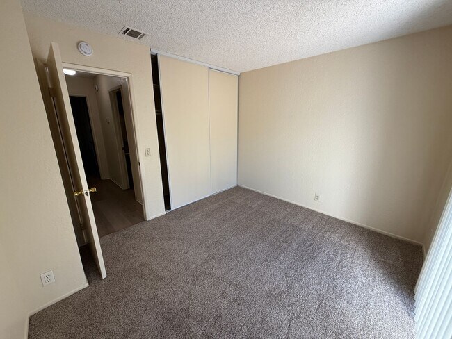 Building Photo - Beautifully Updated Camarillo Townhome