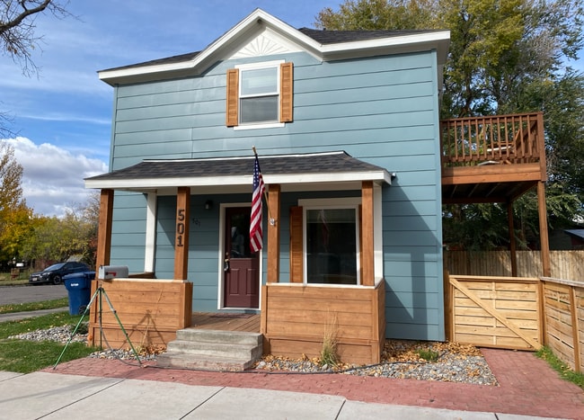 Building Photo - 501 E Geyser St